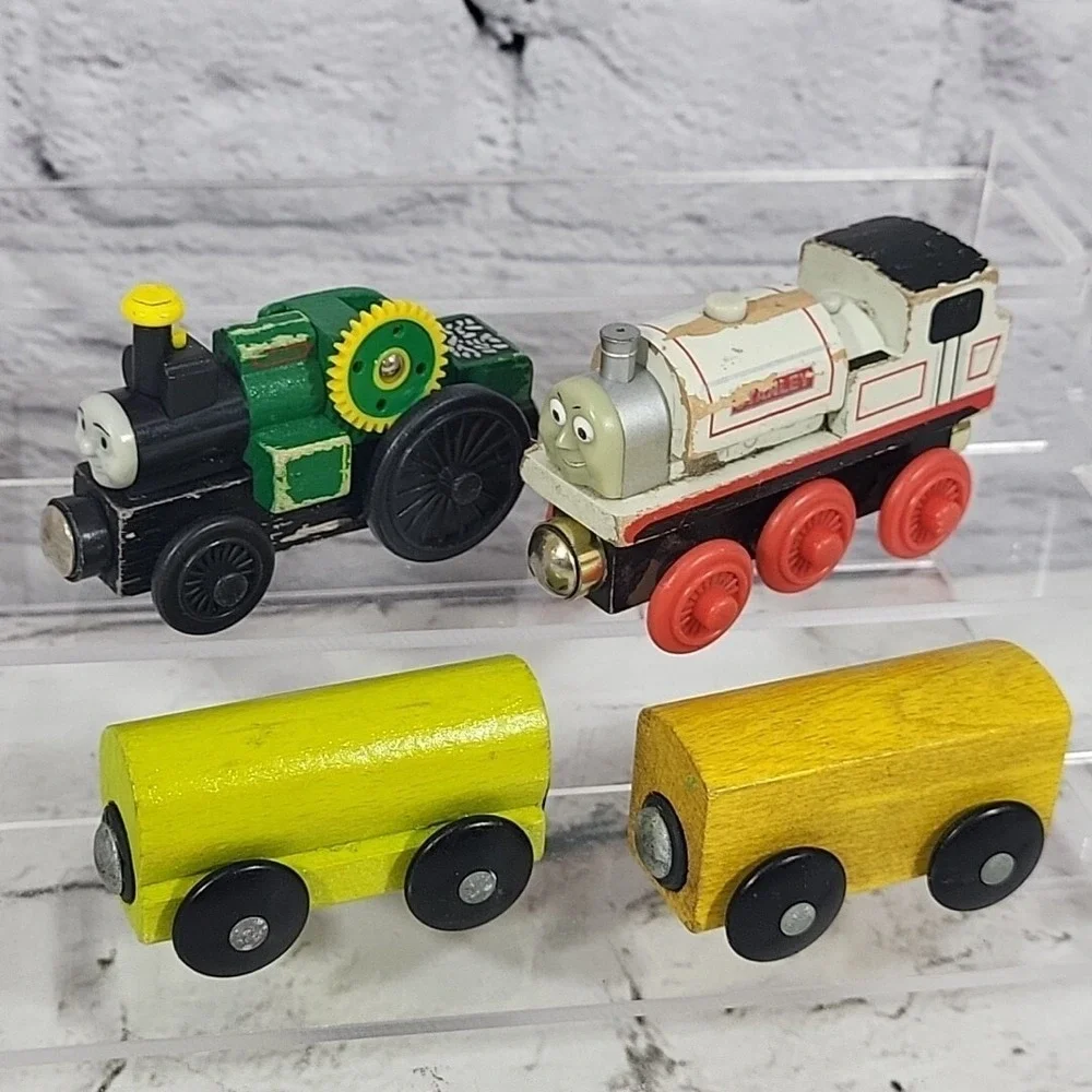 Vintage‎ Magnet Wooden Train Cars Pieces Replacements Lot of 4 Flaws